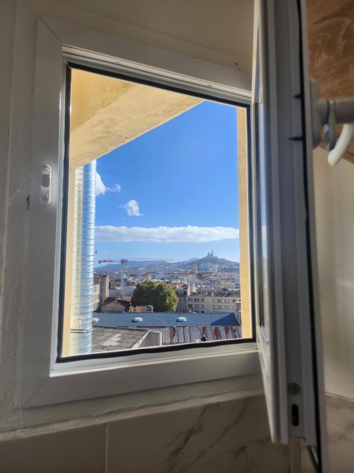 Sublime 2 Pieces Vue Incroyable Mer Et Tout Les Monuments De Marseille Exterior photo
